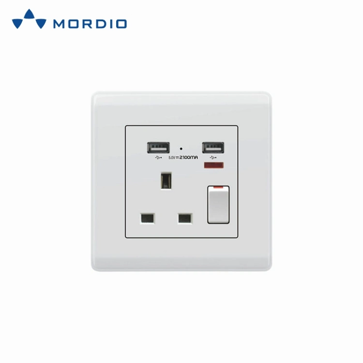 13 a Fast Charging Power Square White Wall Socket with Two USB Charging Ports 2.1 a 5V